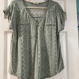 Chic Green Patterned Blouse